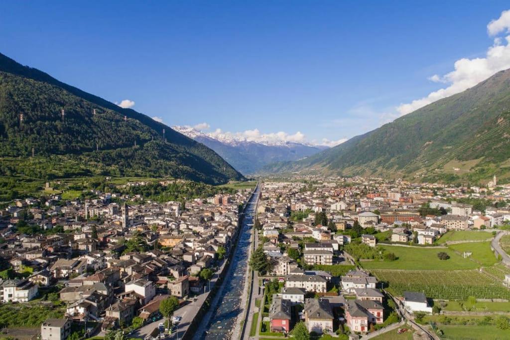 Bnbernina Express Dietro Al Trenino Rosso Tirano Zewnętrze zdjęcie